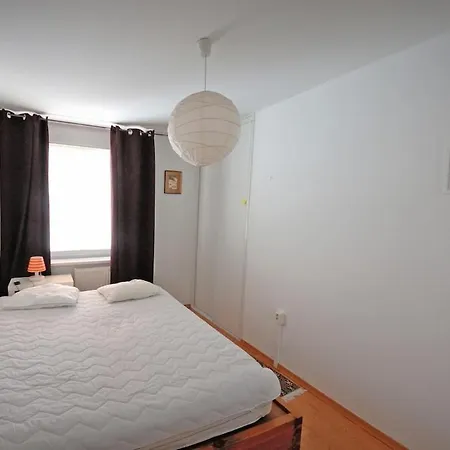 Pleasant Close To Center דירה